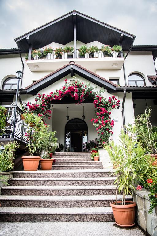 فندق Curtea de Argeşفي  Casa Domneasca المظهر الخارجي الصورة