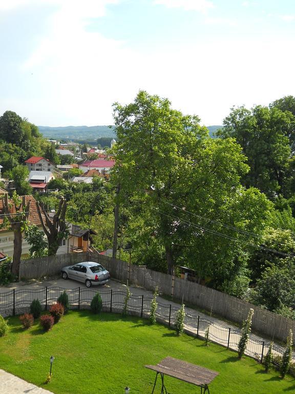 فندق Curtea de Argeşفي  Casa Domneasca المظهر الخارجي الصورة